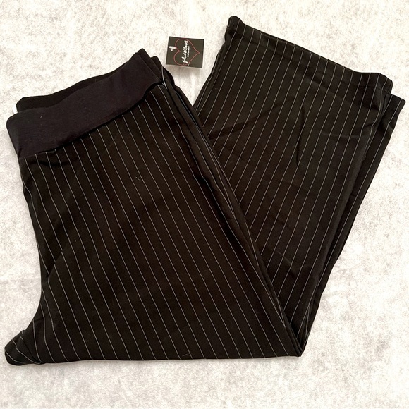 Julie’s Closet Pinstriped Cropped Wide Leg Pants - Picture 2 of 5